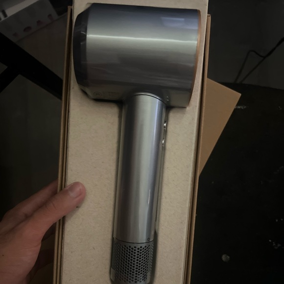 Dyson supersonic hairdryer